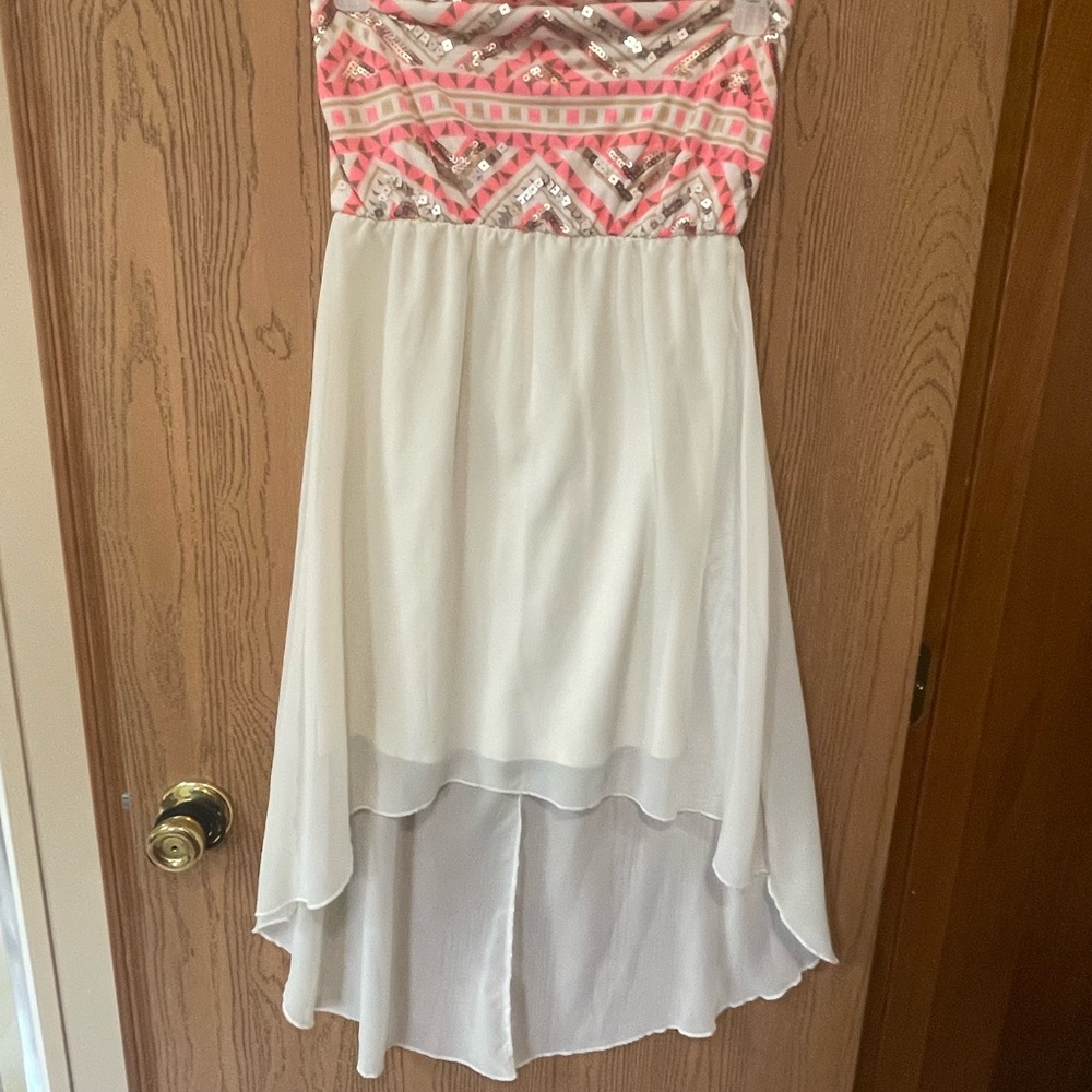 Almost Famous Pink and White Strapless Chevron Dress